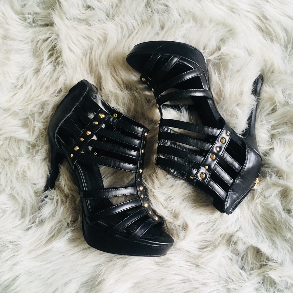 STRAPPY BLACK HEELS
